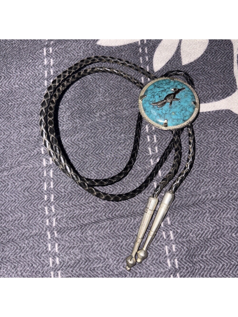 VTG Bolo Tie Featuring A Round Turquoise Stone Roadrunner Bird Emblem Western